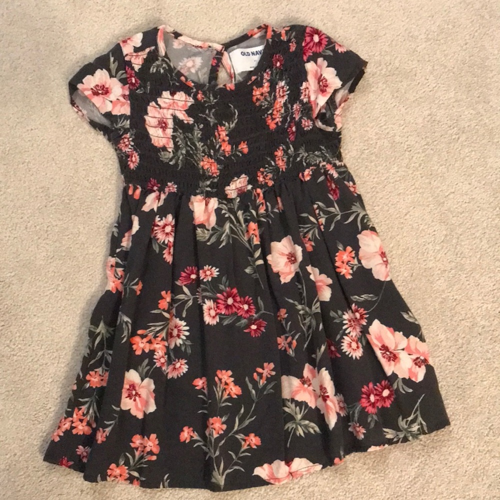 Floral Old Navy dress. Size 3t.